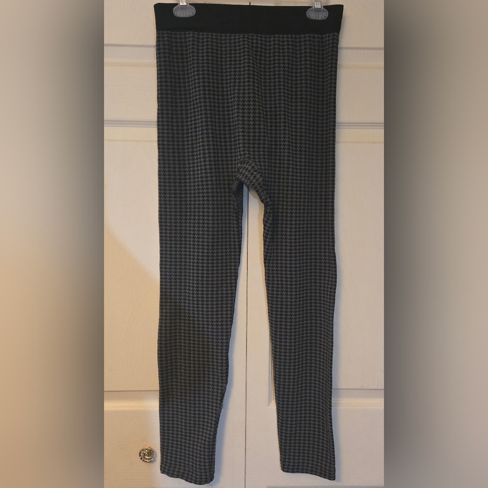 Classic Houndstooth Womens Comfort Leggings - Black and Gray